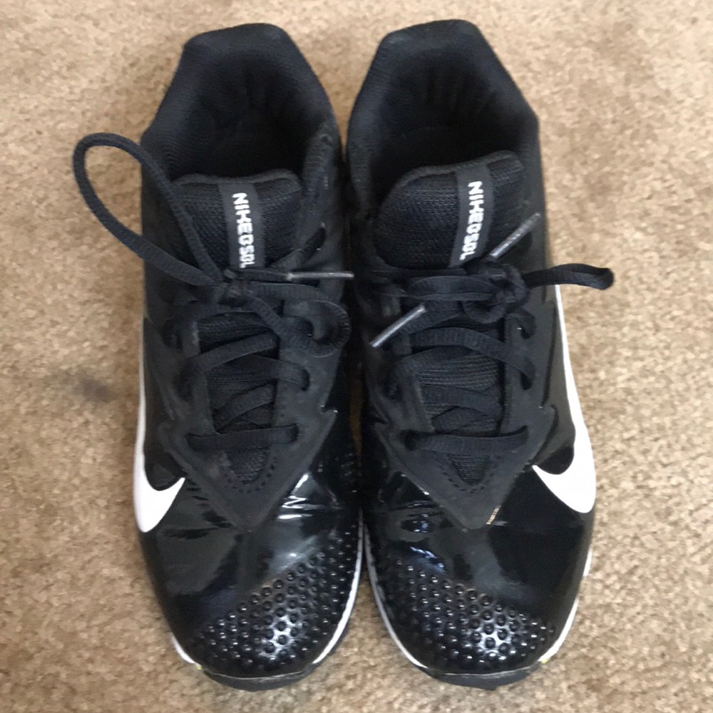 Nike girls softball shoes